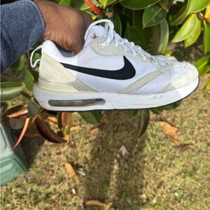 2022
Nike Air Max Dawn 'White Light Bone' Size:8
